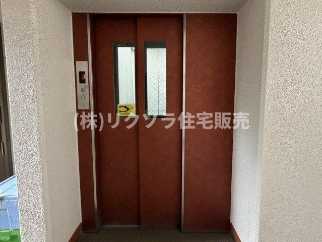東急ドエル枚方山田池ビレジのその他共用部分|エレベーター1基
■物件内覧・資金計画相談・住宅ローン相談、リフォーム相談、お問合せ受付中■
※当日・翌日のご内覧、ご相談はお電話でのお問合せがスムーズです！