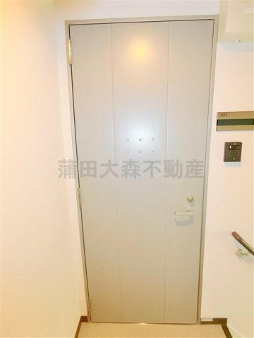 メゾンルボワ西の玄関