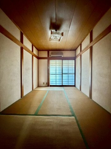 門真市石原町の和室|約6帖の和室。こちらの和室もバルコニーに面しております！