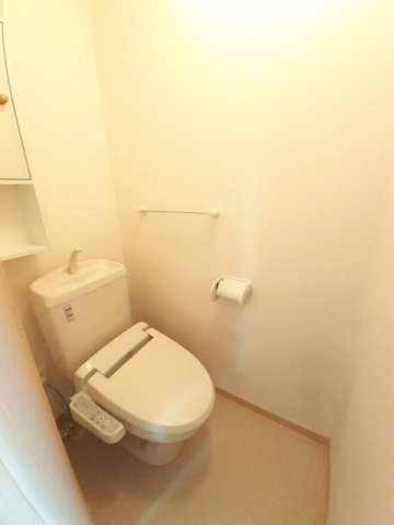アクティフ長府Ⅰのトイレ|ゆったりとした空間のトイレです