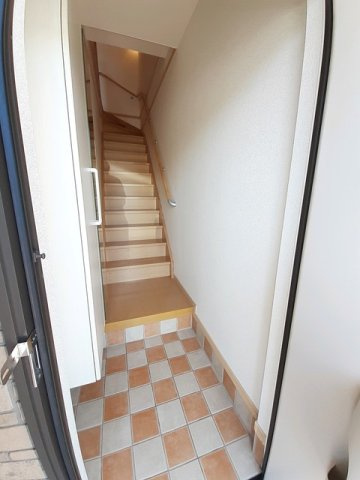 アクティフ長府Ⅰの玄関|明るい玄関です