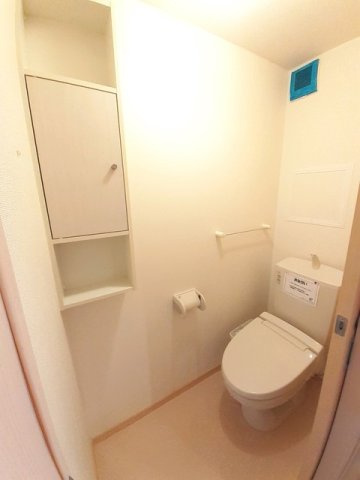 キャッスル安養寺Ｄのトイレ|清潔感のあるトイレです