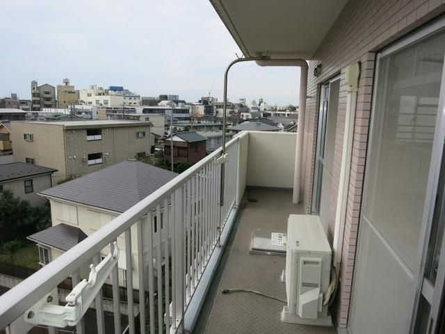 ＴＱレジデンス柏のバルコニー|外からの目が気にならないバルコニーで洗濯物が干せます