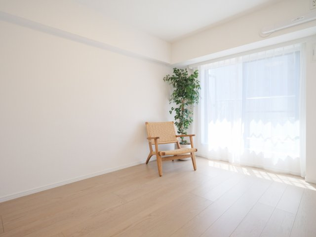 ライオンズマンション月島第２の洋室|ライオンズマンション月島第２：約６．０帖の洋室には窓が付いております！