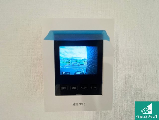 加古川市加古川町友沢　第8期　新築一戸建ての防犯設備|カラーモニターインターホン！声だけでなく来訪者の姿や顔がモニターで確認できるので、小さなお子様がいらっしゃるご家庭でも安心できます！