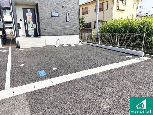 加古川市加古川町友沢　第8期　新築一戸建ての駐車場|並列２台駐車可能！ゆとりの駐車スペースで車庫入れもスムーズ！