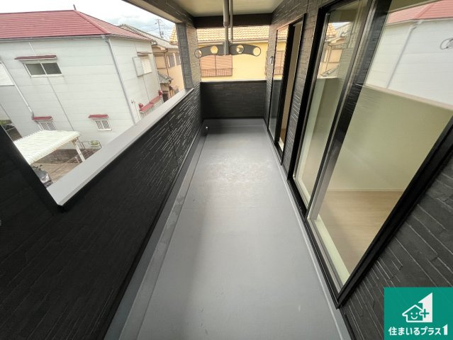 加古川市加古川町友沢　第8期　新築一戸建てのバルコニー|ワイドバルコニーは洗濯物を干すスペースが広いのでご家族が多くても安心！