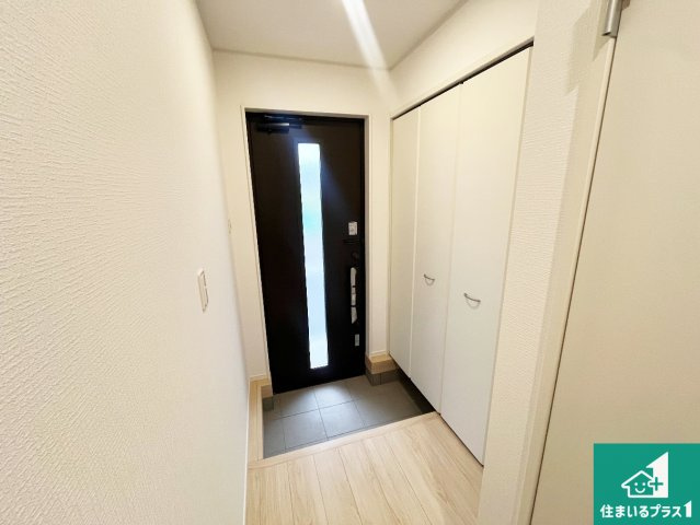 加古川市加古川町友沢　第8期　新築一戸建ての玄関|シューズボックスにはたくさんの靴が収納できるので玄関周りはいつもスッキリ！ご家族が増えても安心！