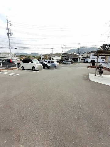 パークフィルⅡの駐車場|車をお持ちの方に嬉しい駐車場付きの物件です