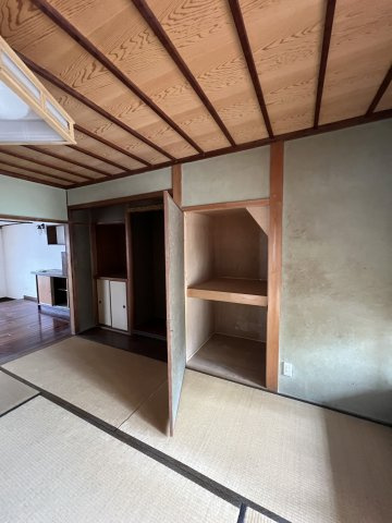 津山市椿高下　2階建中古住宅の収納|1F 6畳