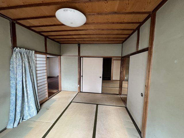 津山市椿高下　2階建中古住宅の和室|1F 6畳