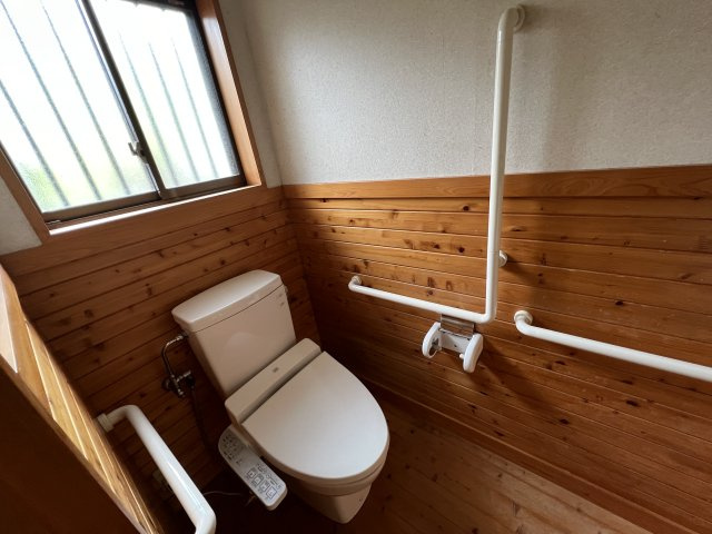 津山市椿高下　2階建中古住宅のトイレ