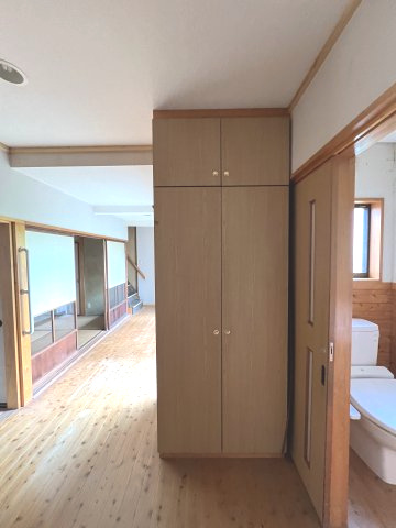 津山市椿高下　2階建中古住宅の収納|廊下収納