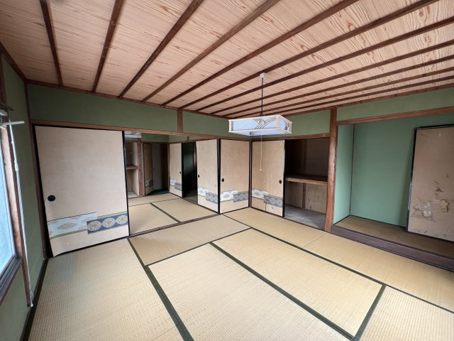 津山市椿高下　2階建中古住宅の和室|2F 8畳