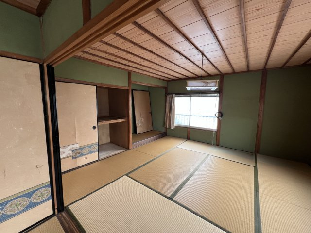 津山市椿高下　2階建中古住宅の和室|2F 8畳