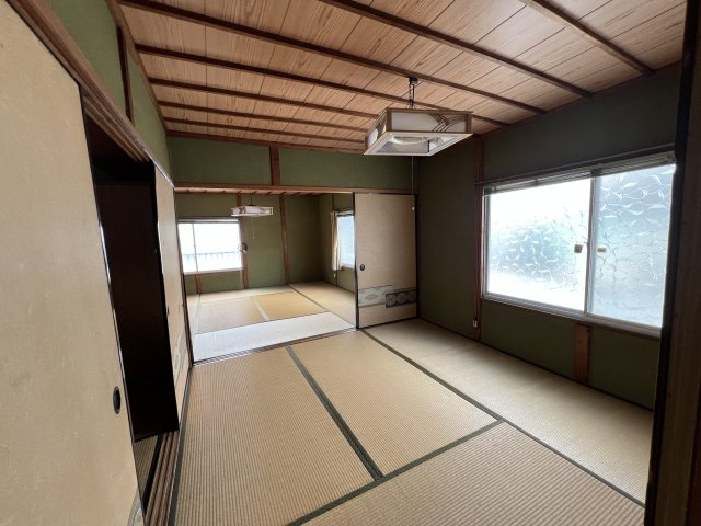 津山市椿高下　2階建中古住宅の和室|2F 6畳