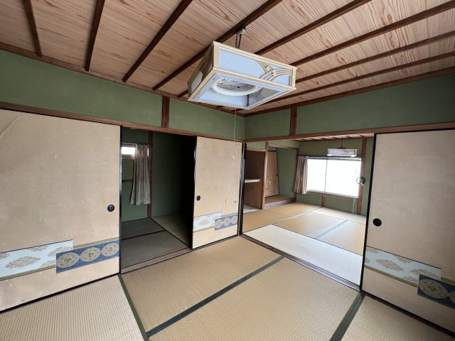 津山市椿高下　2階建中古住宅の和室|2F 6畳
