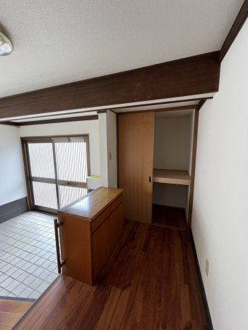 津山市椿高下　2階建中古住宅の収納|玄関横