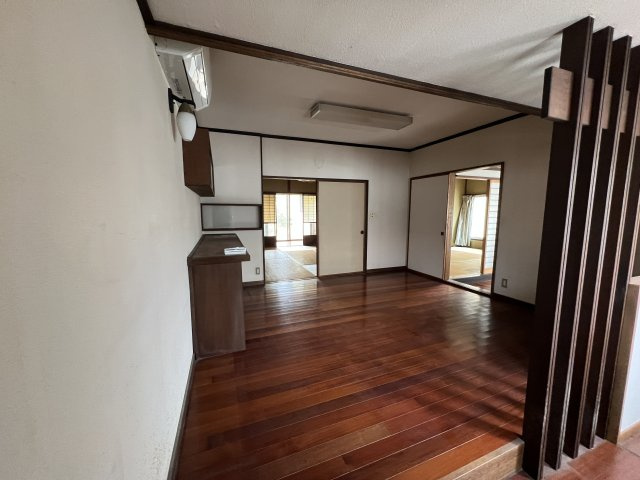 津山市椿高下　2階建中古住宅の洋室|1F
