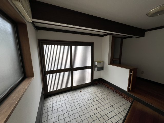 津山市椿高下　2階建中古住宅の玄関