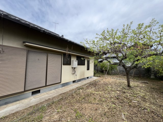 津山市椿高下　2階建中古住宅の庭
