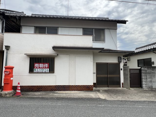 津山市椿高下　2階建中古住宅の外観