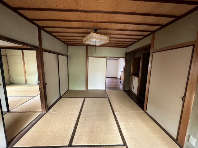 津山市椿高下　2階建中古住宅の和室|1F 6畳
