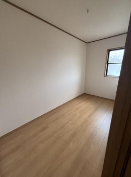 【小学校まで徒歩2分♪】高知市潮見台1丁目　中古一戸建ての収納|しっかり広さのある納戸完備！大型家電やアウトドア用品等収納できます♪