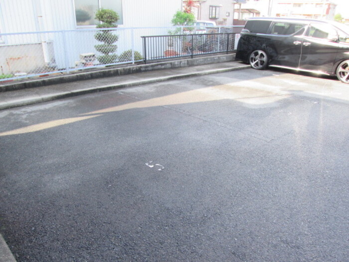 セジュールモナリエの駐車場