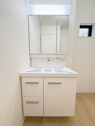 三郷市新和2丁目　新築戸建　全1棟の独立洗面台|同施工会社の参考写真になります。