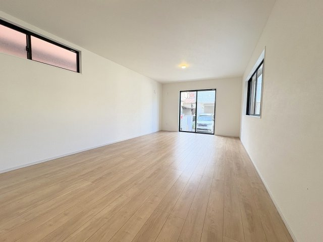 三郷市新和2丁目　新築戸建　全1棟の居間・リビング|同施工会社の参考写真になります。