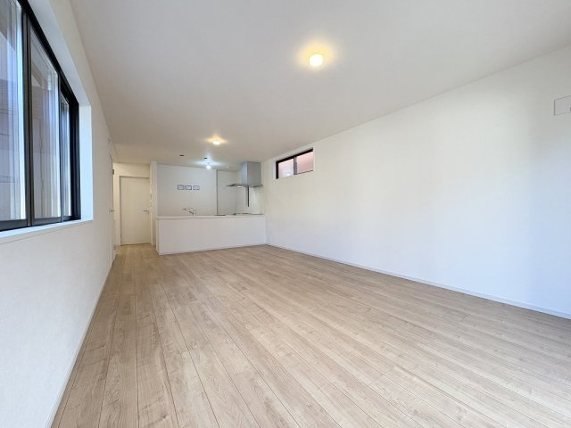 三郷市新和2丁目　新築戸建　全1棟の居間・リビング|同施工会社の参考写真になります。