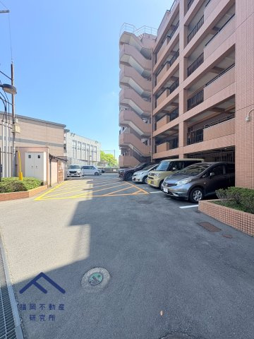 いずみハイツ二日市の駐車場