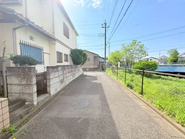 日高市高萩　建築条件なし売地　JR川越線『武蔵高萩駅』徒歩14分　【高萩小学区】の前面道路含む現地写真