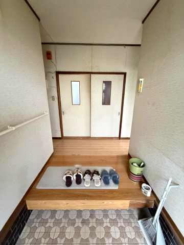紀の川市西三谷・中古戸建・54773の玄関