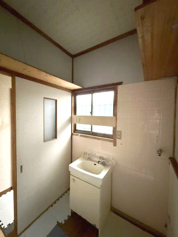 紀の川市西三谷・中古戸建・54773の洗面所