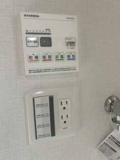 【浴室】 | 金沢区長浜1丁目　中古戸建 | 浴室乾燥機付きで、ヒートショックのリスクを軽減・カビや雑菌の発生を抑制・衣類乾燥ができます。