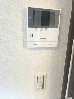 【セキュリティ】 | 金沢区長浜1丁目　中古戸建 | 玄関のドアを開けることなく来客の顔や声を確認できるので安心して対応できますね。