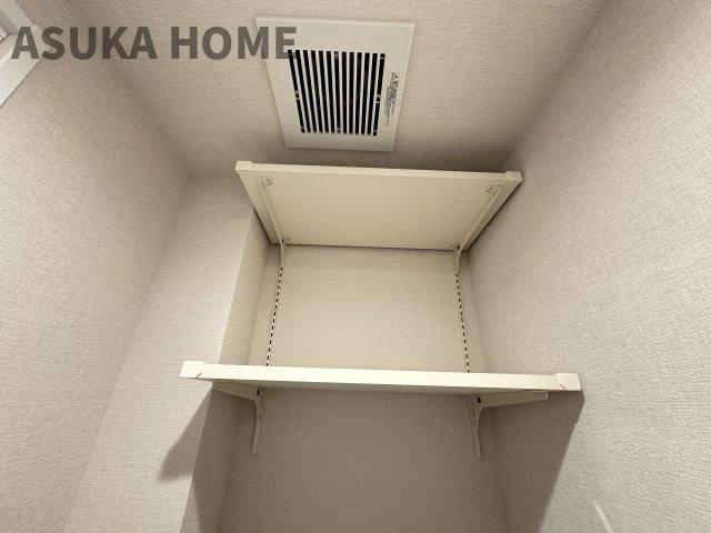 上星川団地２号棟の収納|トイレ上部にもあると便利な収納スペースがあります♪