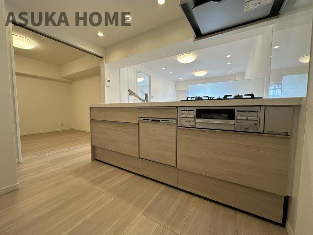 上星川団地２号棟のキッチン|LDKが見渡せるカウンターキッチン、お料理をしながら家族との団欒の時間も過ごせるキッチンです♪