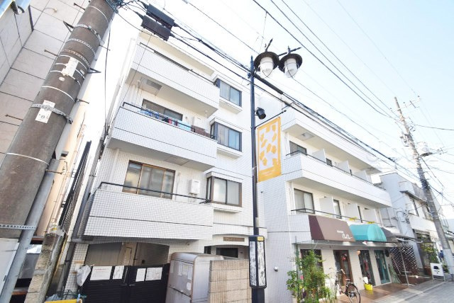 【現況写真】 | グレイス浜田山 | 私たち不動産業スタッフは、よく「いい面構えの建物です」「雰囲気ありますねえ」という言葉を使いますが、当マンションもまさにそのような姿で佇んでいます。～即日のご見学可能～　お問合せはお気軽にどうぞ。

