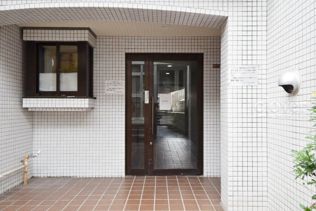 【エントランス】 | グレイス浜田山 | マンションの正面エントランス。出入りする人間を癒してくれるマンション入り口であり、その建物の「顔」でもあります。～即日のご見学可能～　お問合せはお気軽にどうぞ。