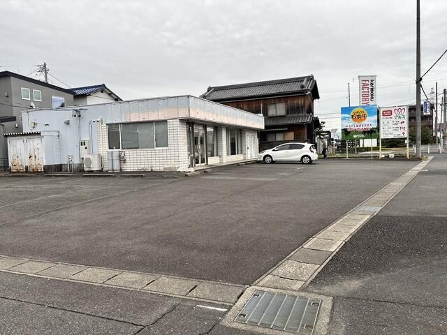 東浦町緒川家下店舗の外観