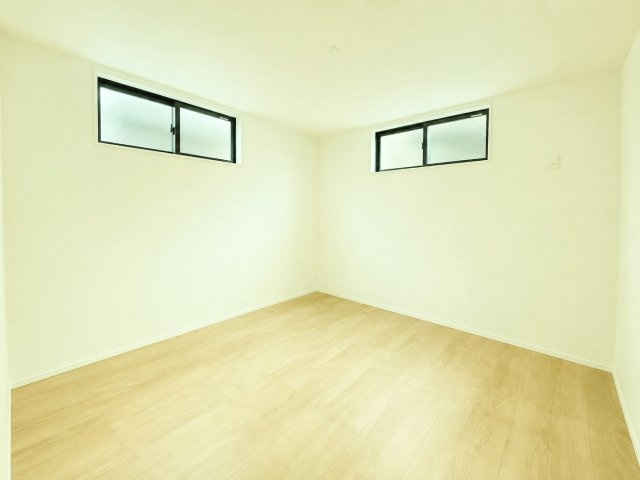練馬区平和台2丁目 限定1棟の洋室|1階6.1帖洋室
プライベート空間も充実
居室は4部屋ございます
全室2面採光です
