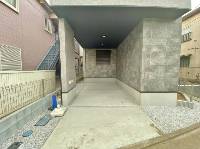 練馬区平和台2丁目 限定1棟の駐車場|お車をお持ちの方に嬉しいビルトインガレージ付