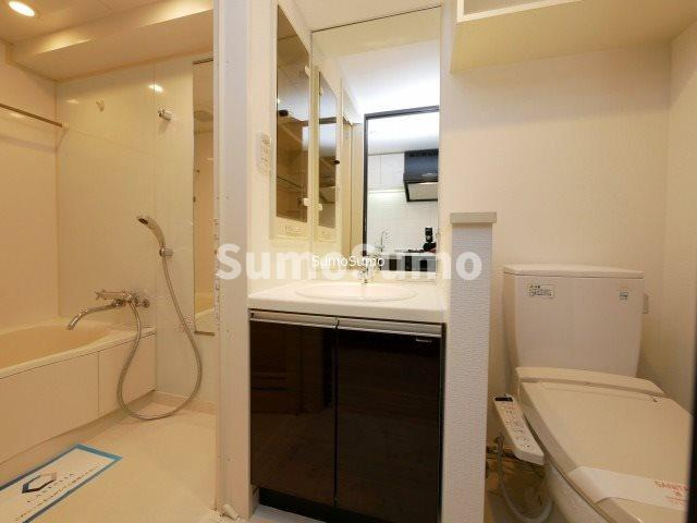 カスタリア堺筋本町の洗面所|コンパクトで使いやすい洗面所