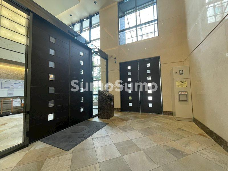 カスタリア堺筋本町のエントランス|建物の内部です