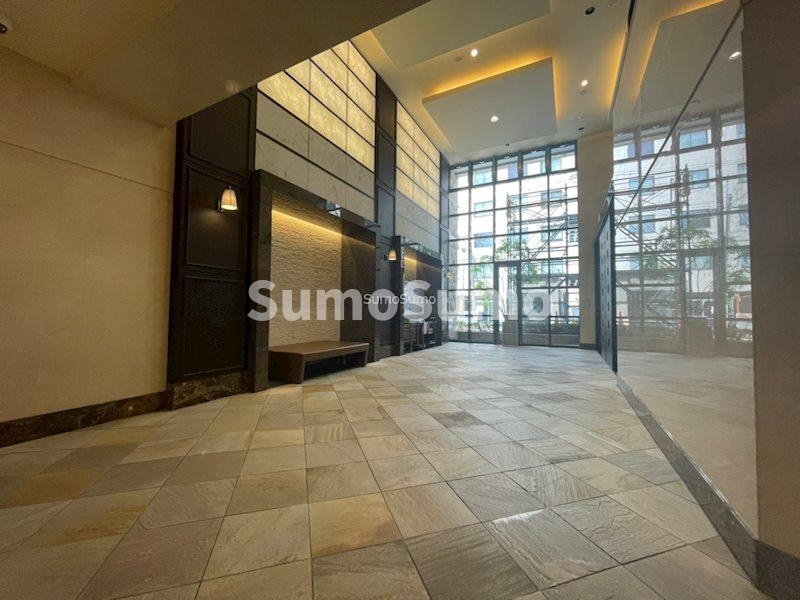 カスタリア堺筋本町のロビー|落ち着いたロビーです