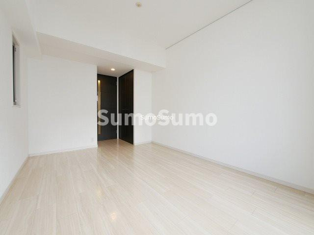 カスタリア堺筋本町の寝室|広くて明るい寝室