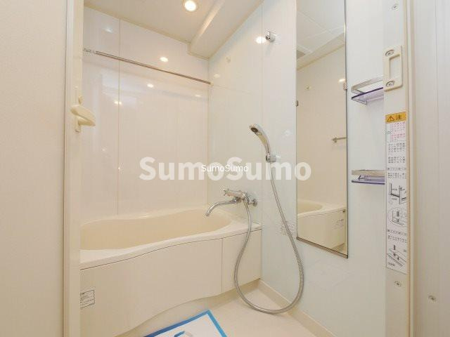 カスタリア堺筋本町の浴室|きれいなお風呂です